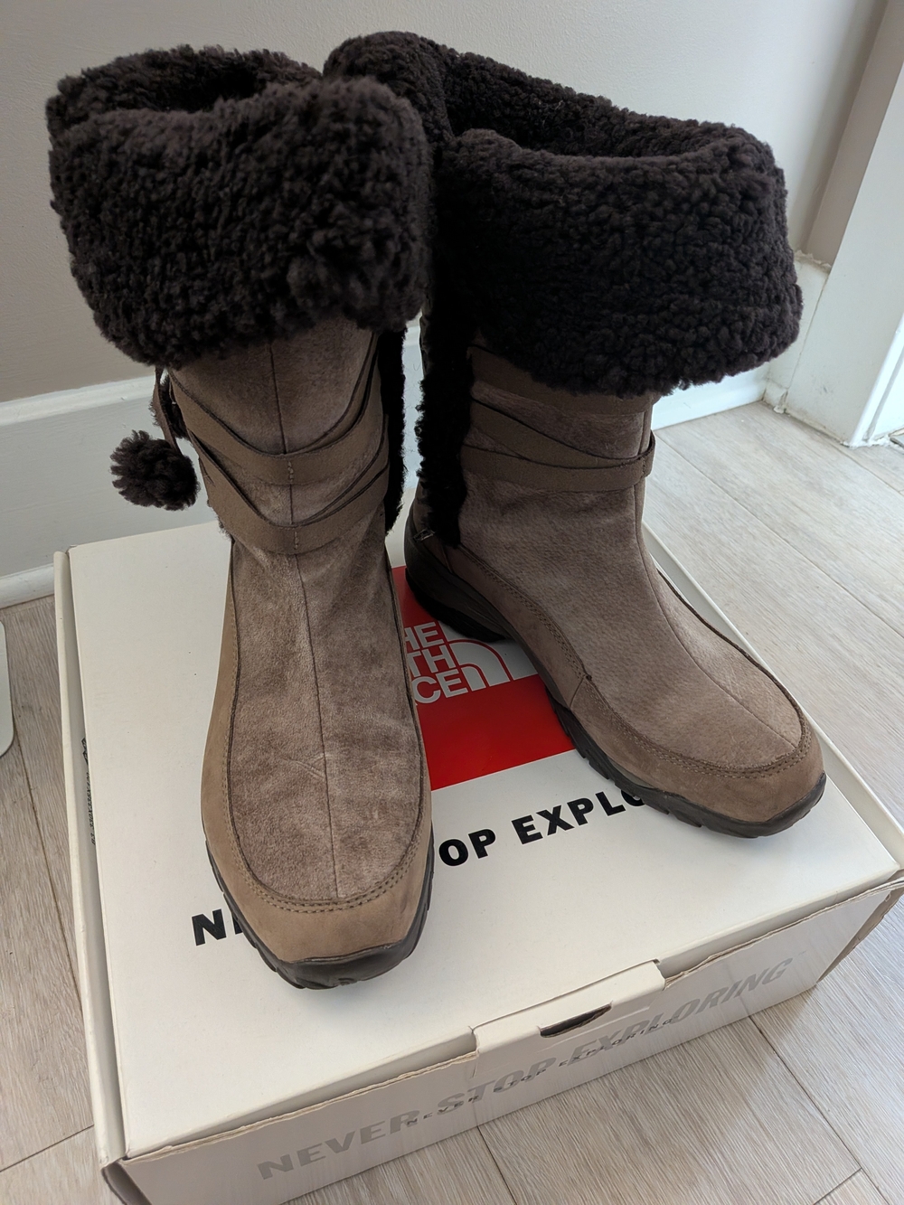 The North Face Isabel Olive Suede Winter Boots PrimaLoft US 7.5 Boxed Excellent